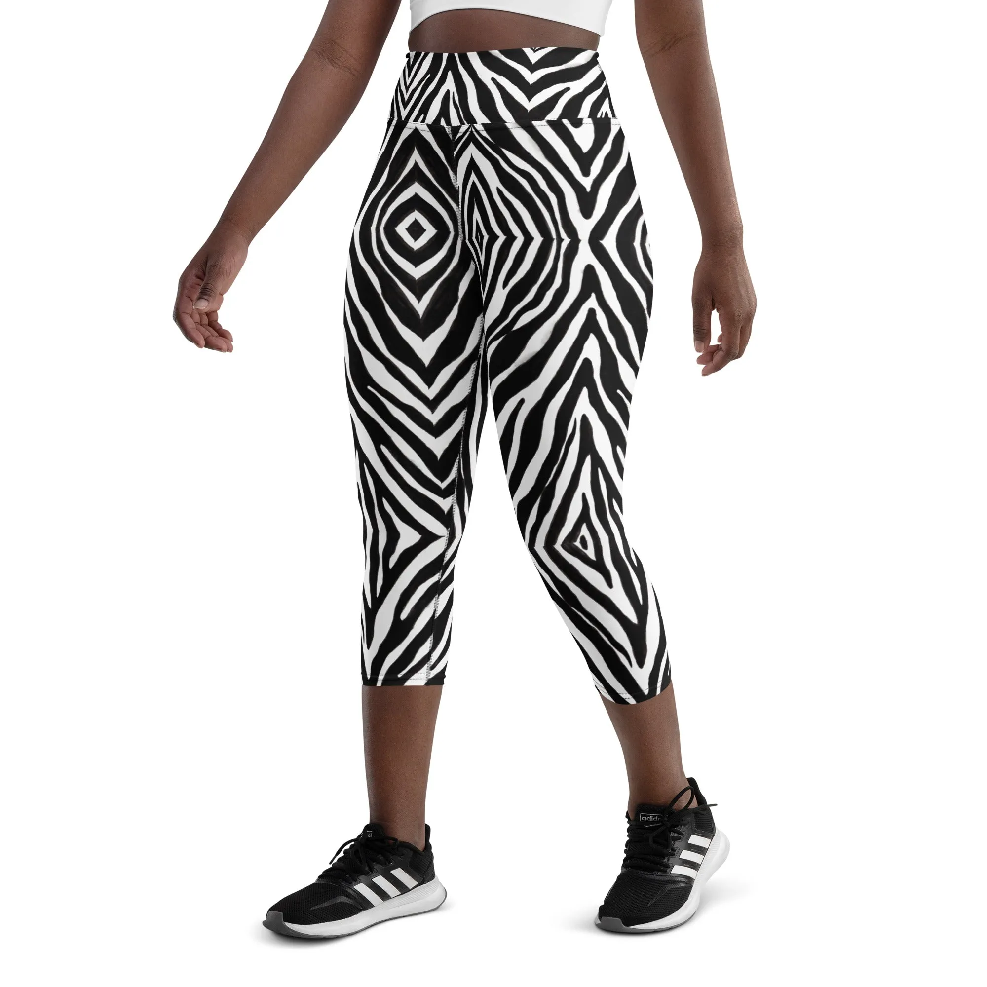 Black Zebra Yoga Capri Leggings, Zebra Stripes Animal Print Best Casual Capris Tights For Women-Made in USA/EU/MX