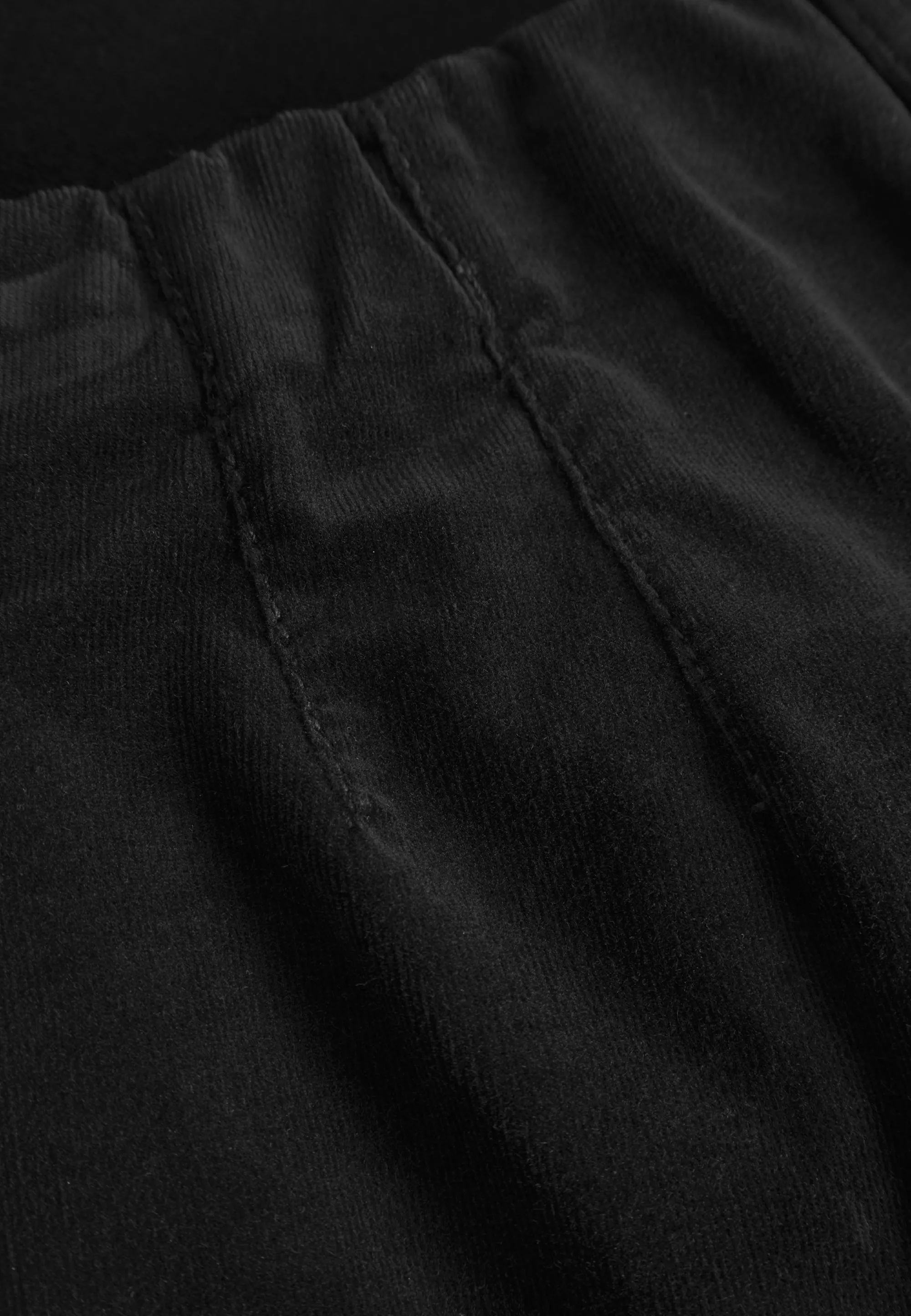 Kelly Regular Corduroy - Medium Length - Black