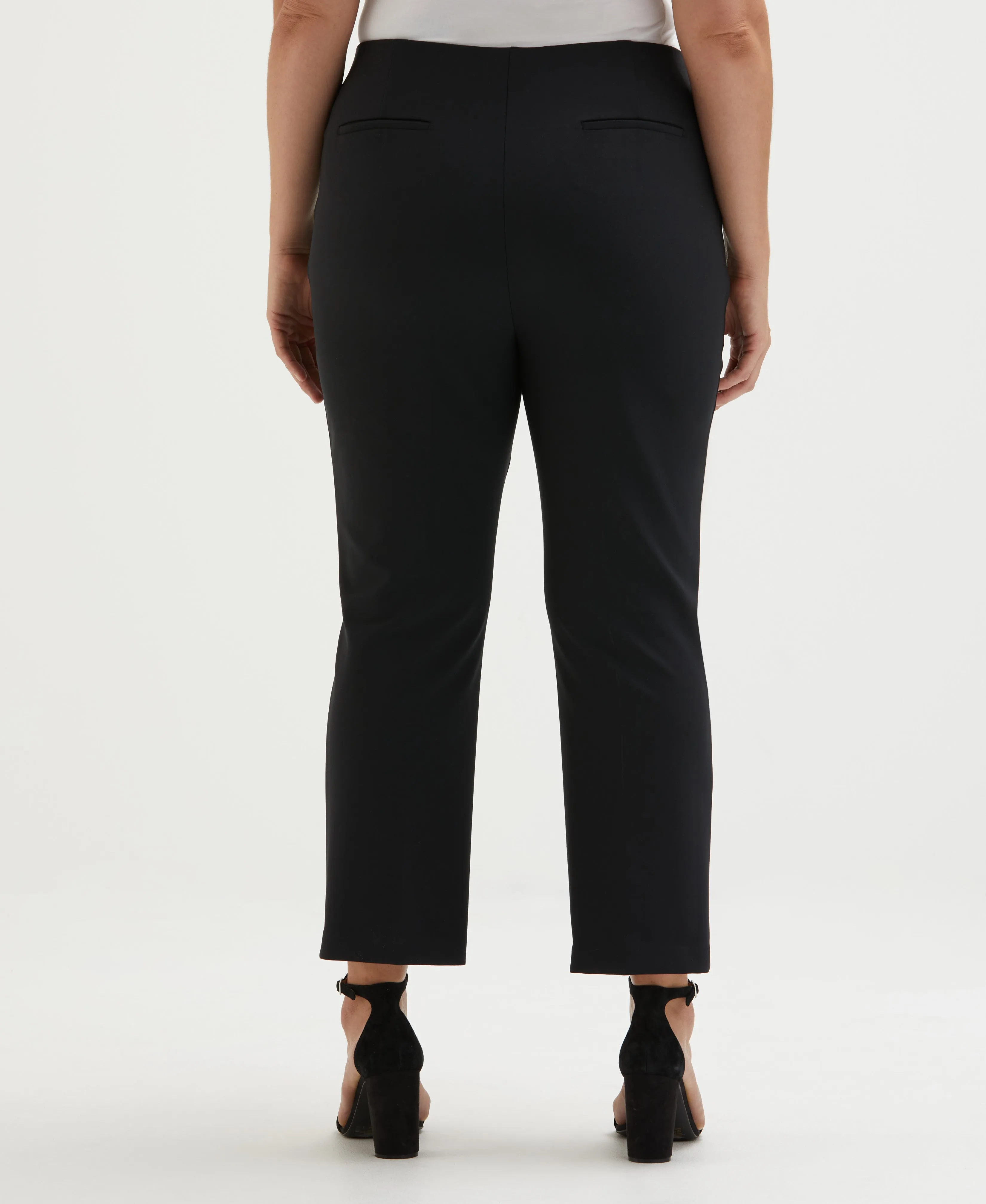 Plus Size Pintuck Pull-On Crop Pant